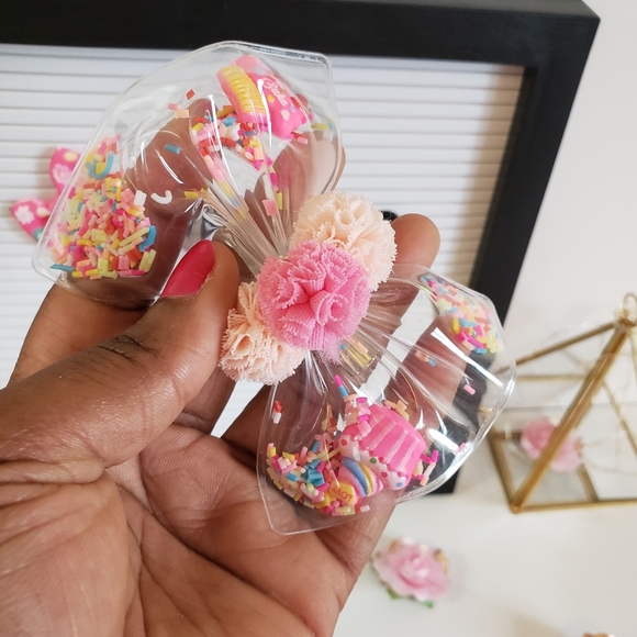 Faux-leather Bow 🎀 - Picture 5 of 7